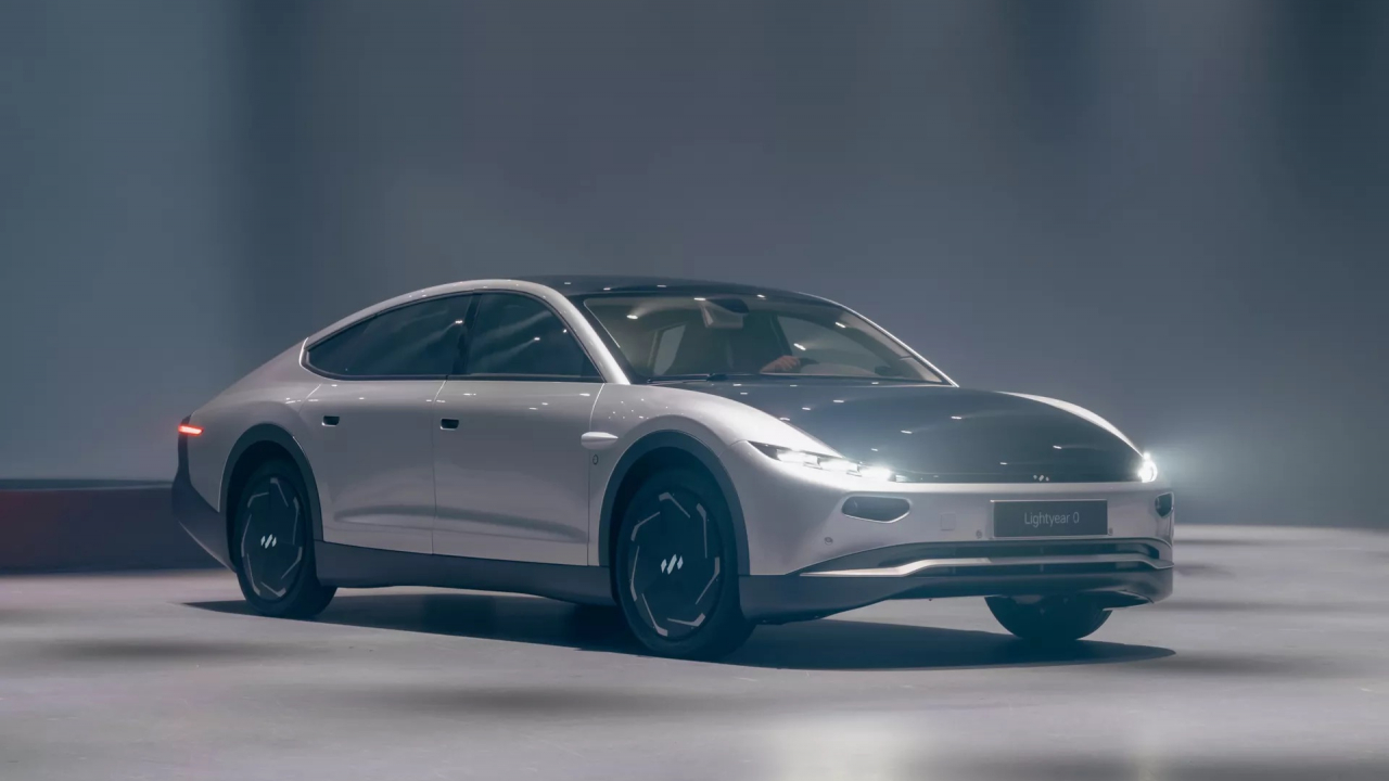 Lightyear 0, the solar-powered car that can go almost a year without a charge