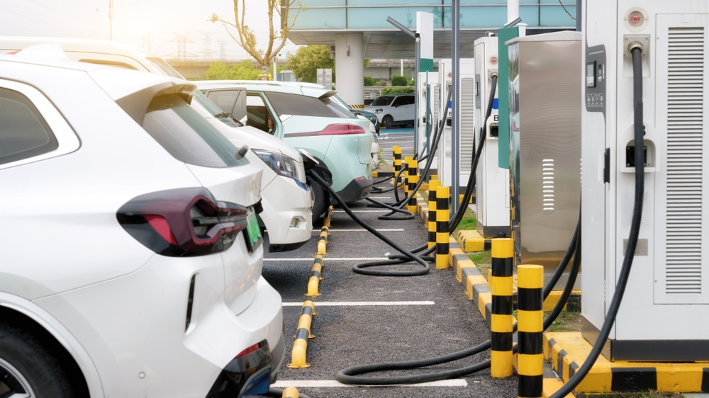 Vânzările de mașini și vehicule electrice sunt la cel mai scăzut nivel în UE