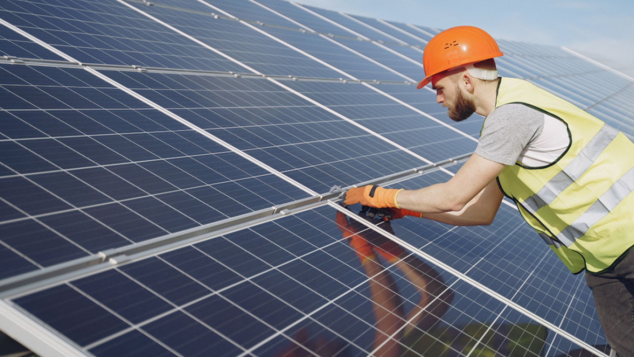 EIT InnoEnergy lansează Institutul de Competențe: 18 mil. lucrători, recalificare pentru tranziția spre net zero