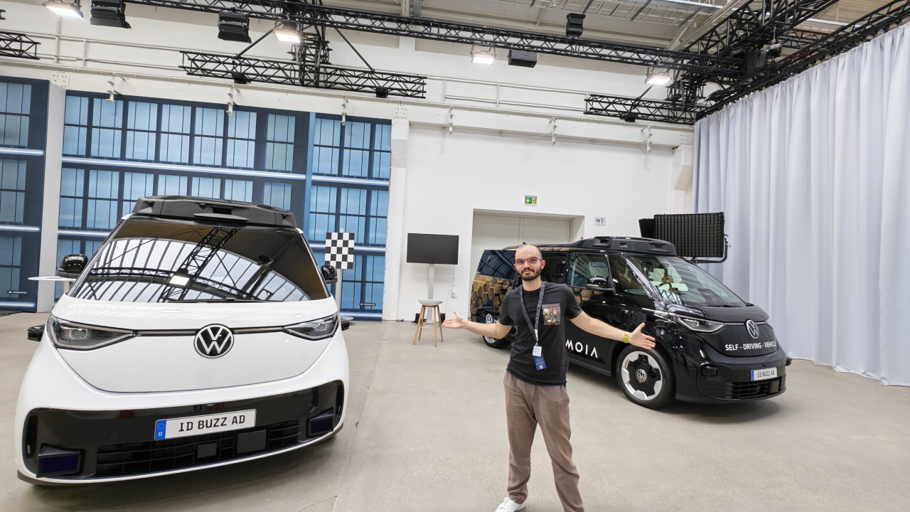 Am văzut în Berlin duba Volkswagen care te va conduce singură prin oraș în Europa