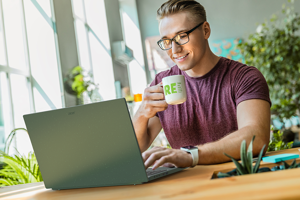 Acer extinde linia eco Vero cu laptopul Aspire Vero și proiectorul Acer Vero