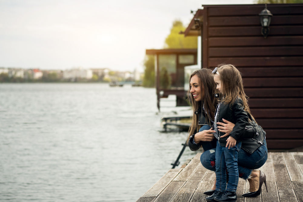 Ce înseamnă, de fapt, o casă cu ieșire la lac: tipuri de proprietăți și ce oferă fiecare