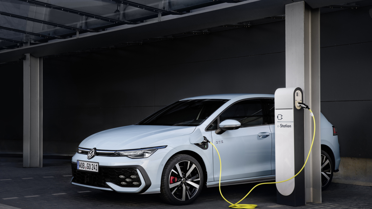 Noul Volkswagen Golf hibrid, încărcare mai rapidă pentru mai multă autonomie