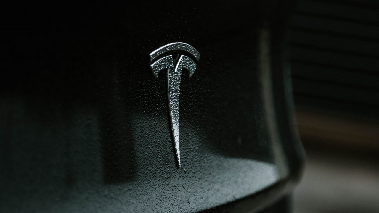 Tesla, record sales for EVs despite a difficult quarter