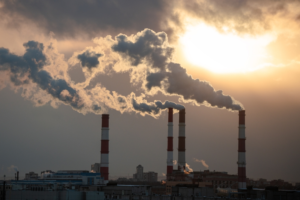 Energia solară pierde 111 TWh anual din cauza poluării generate de cărbune