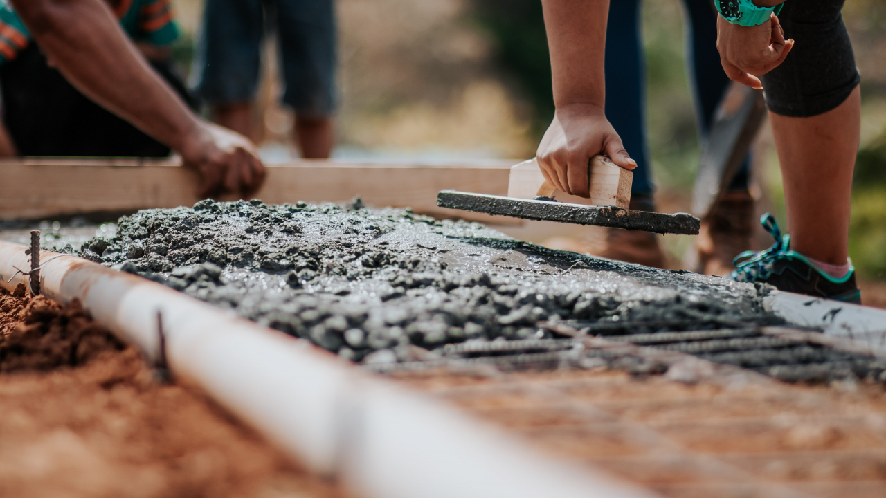 O a doua viață pentru măștile contra Covid: pot fi transformate în beton