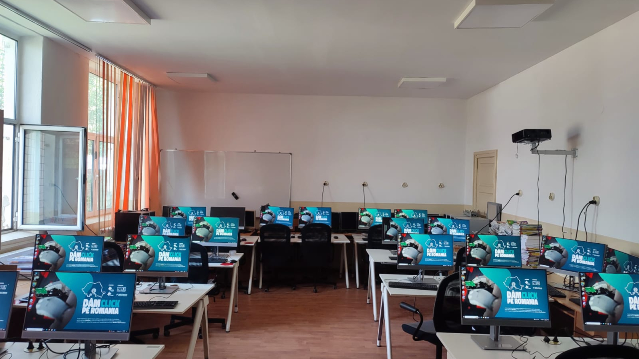 Ateliere Fără Frontiere donează 2.000 de calculatoare școlilor din România