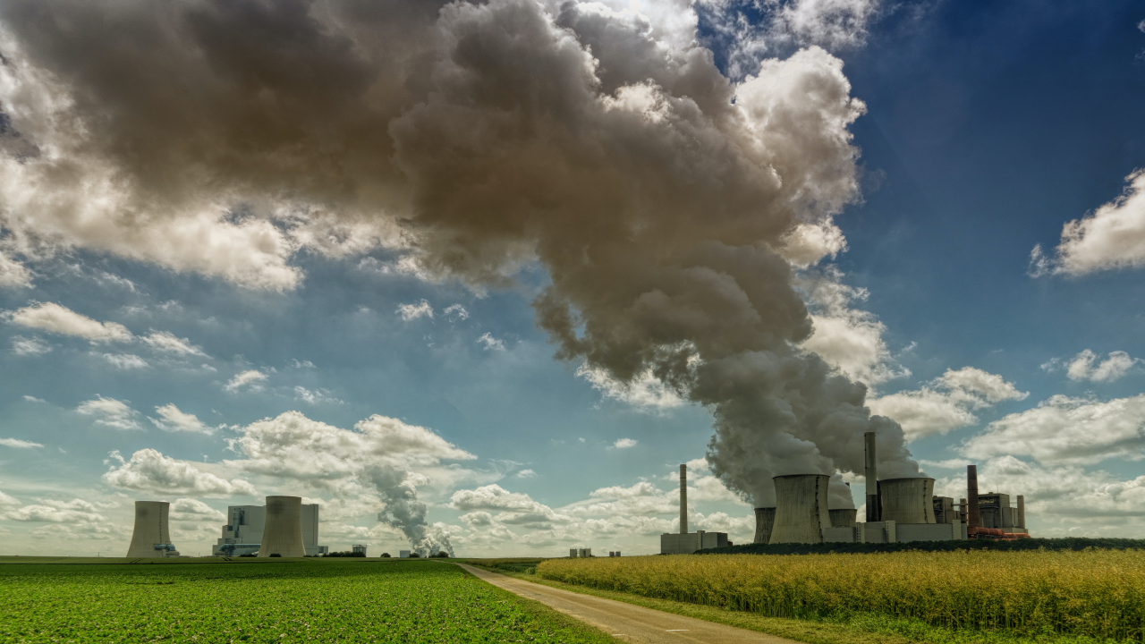 Producerea cimentului, o activitate care ”aruncă” în aer milioane de tone de CO2