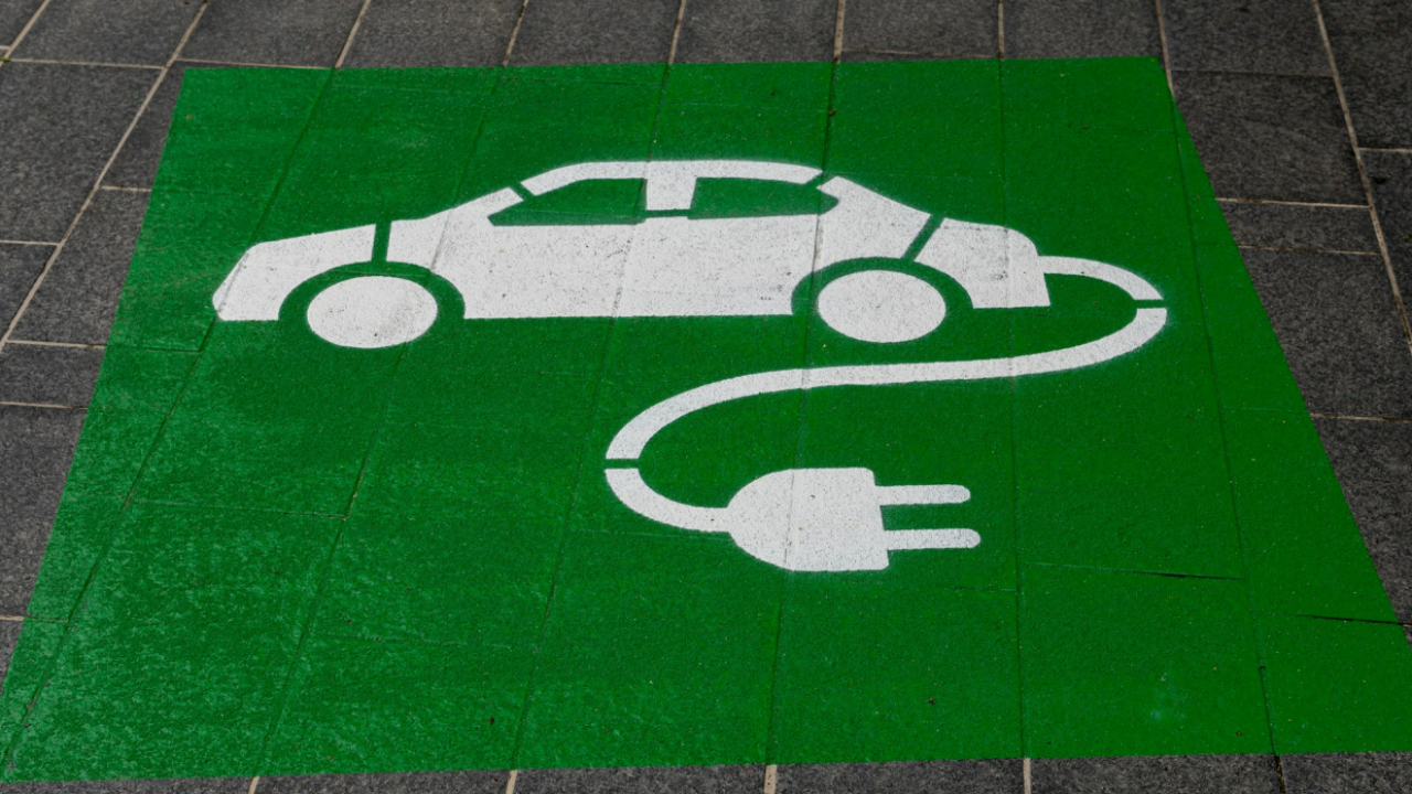 Cum crește piața mașinilor electrice în Europa față de 2024