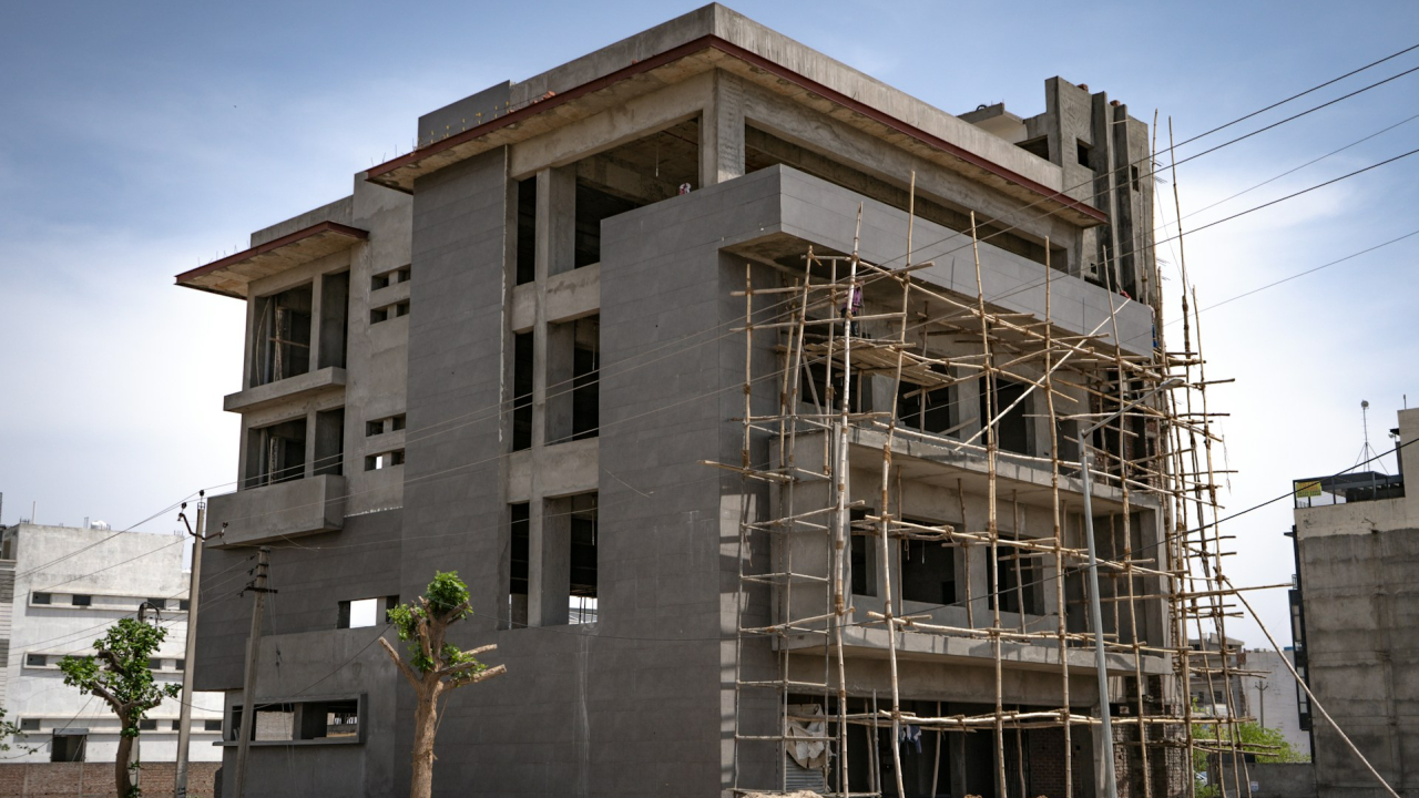 Startup-ul francez care vrea să oprească emisiile poluante din construcții