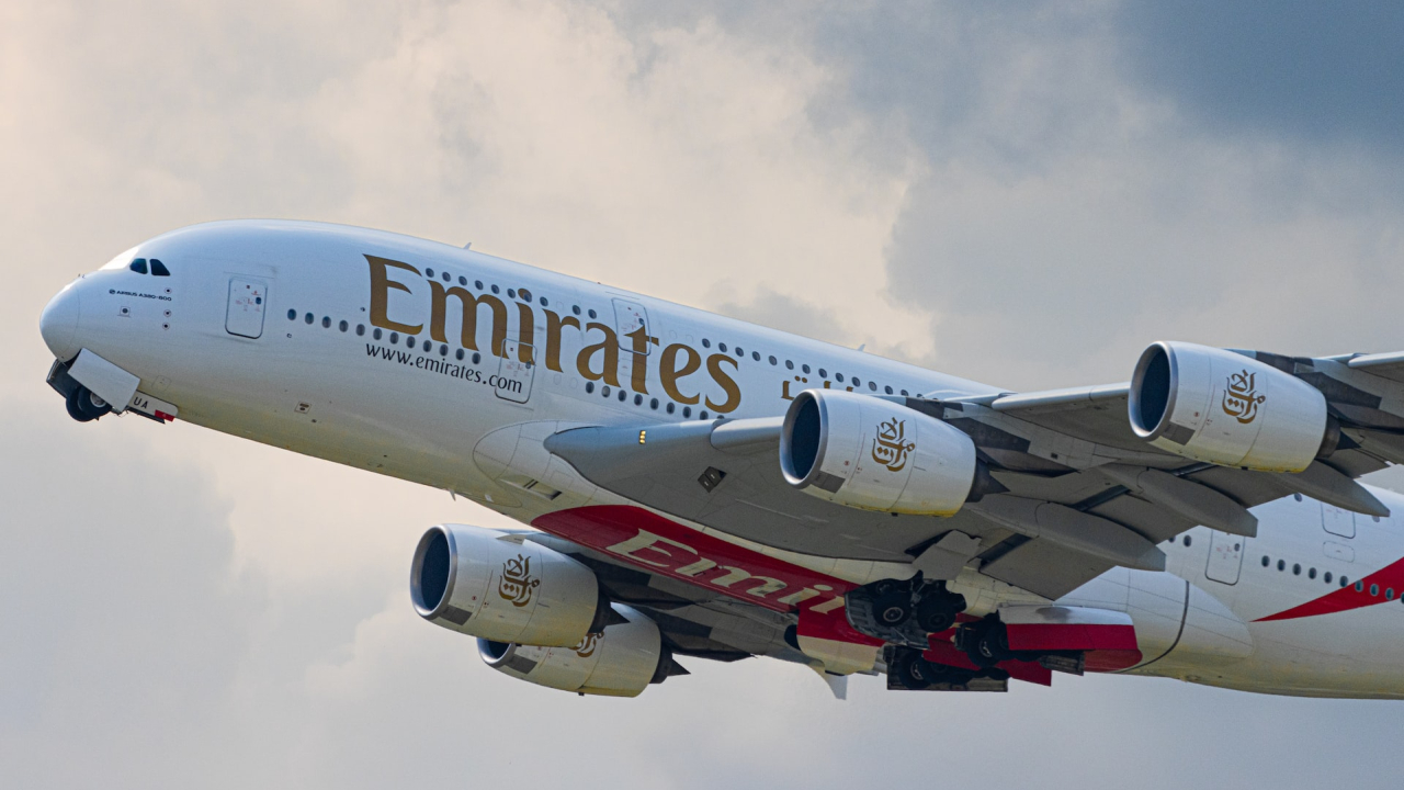 Emirates realizează primul zbor cu 100% SAF pentru o aviație mai sustenabilă