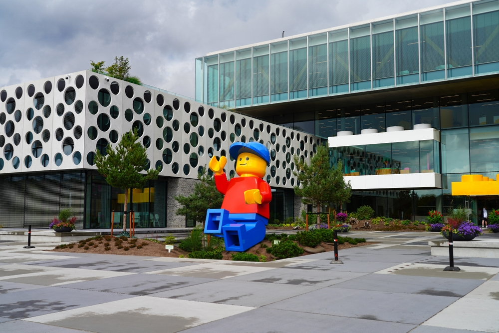 LEGO plănuiește să producă jucării doar cu energie solară regenerabilă