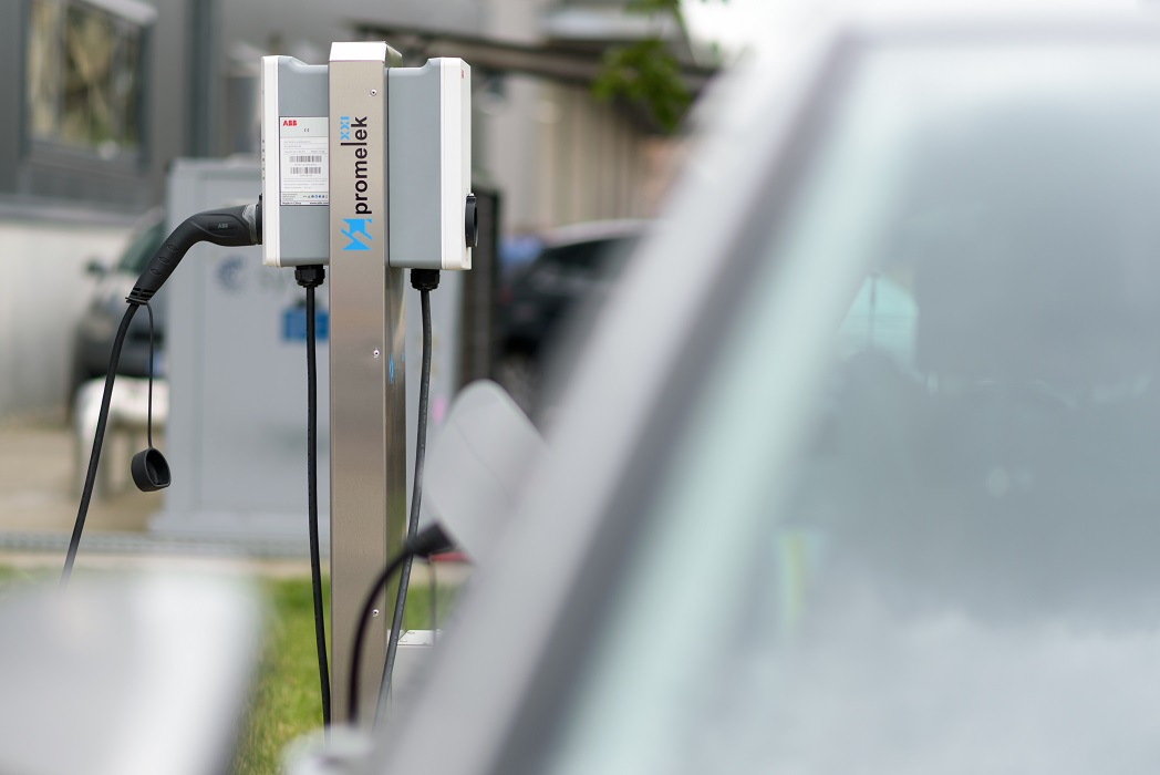 Firma clujeană care vrea să umple țara de încărcătoare pentru mașini electrice