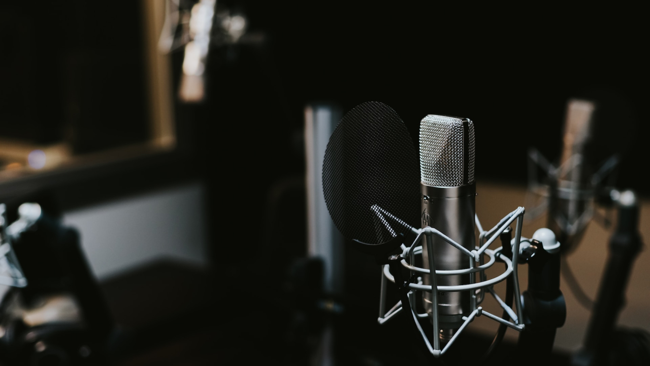 S-a lansat Green Report Podcast – întrebări și răspunsuri cu invitați excelenți pe teme de mediu