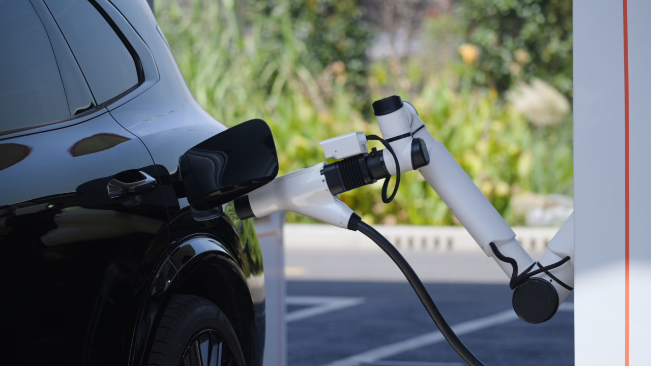 Geely prezintă cea mai rapidă tehnologie de încărcare pentru mașini electrice