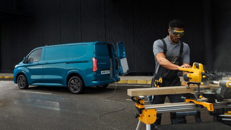 Ford presents the first commercial EV of the four coming to the European market