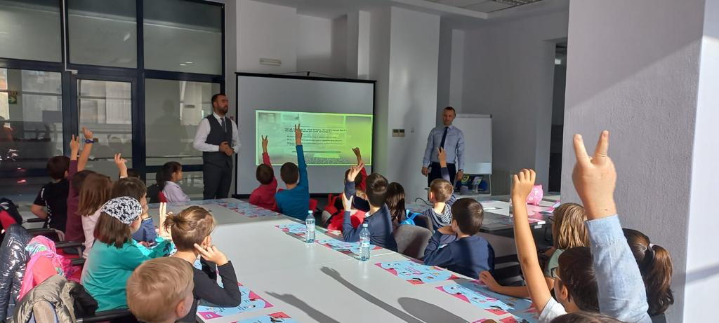 Școala de Bani: educație financiară pentru peste 66.000 de români în 2022