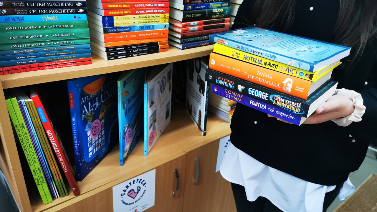 Libris donează cărți noi către 50 de biblioteci școlare în proiectul CarteTeca