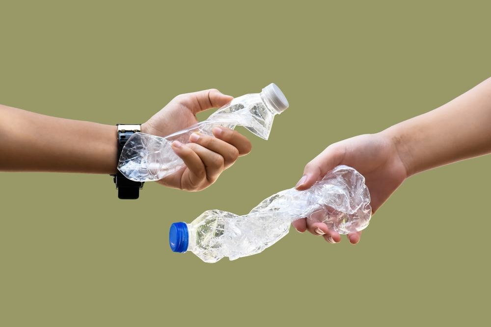Cum se pot descompune deșeurile din plastic cu ajutorul aerului