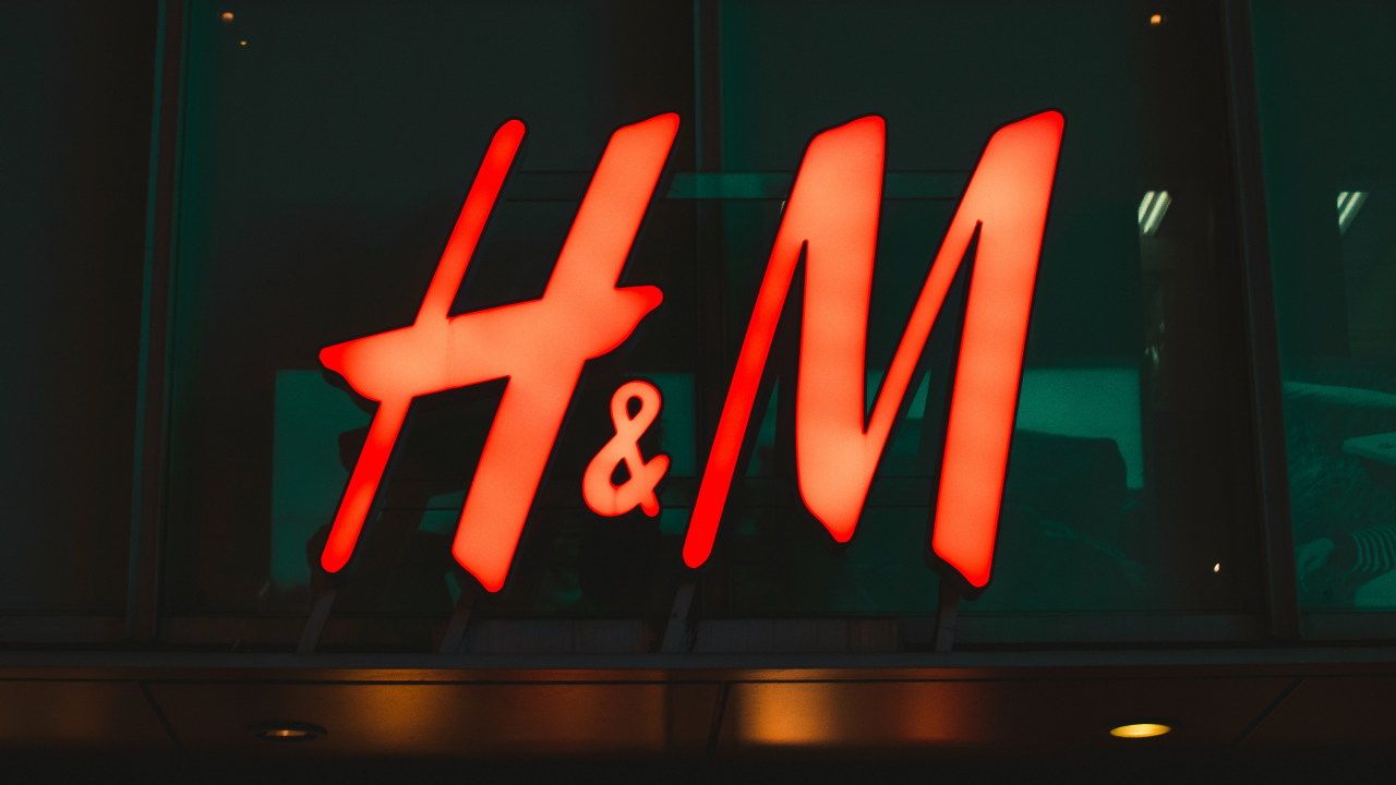 H&M și Decathlon, puși la colț de autorități pentru dezinformare ecologică