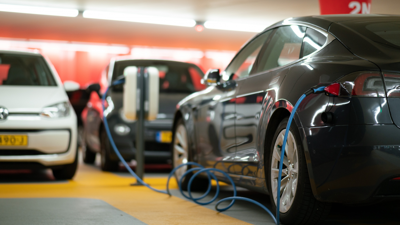 Peste o jumătate de milion de mașini electrice înregistrate în Europa în T1 2022