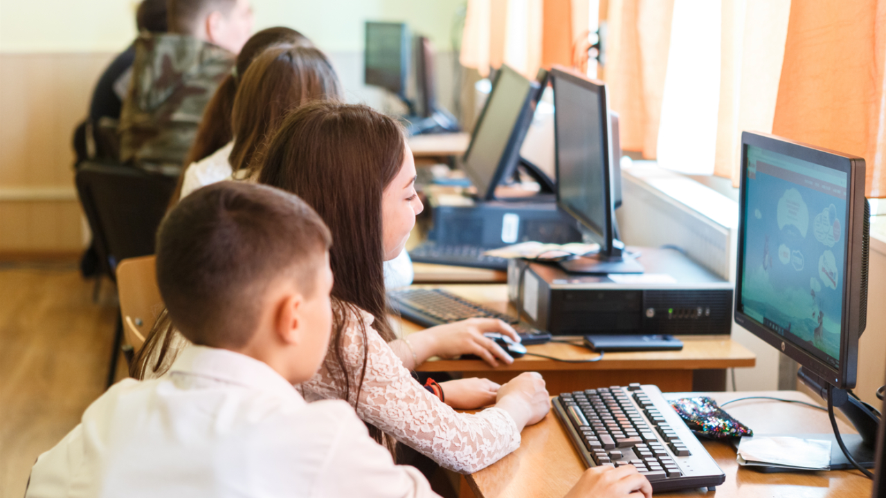 Dăm Click pe România: 38.000 de calculatoare recondiționate și donate