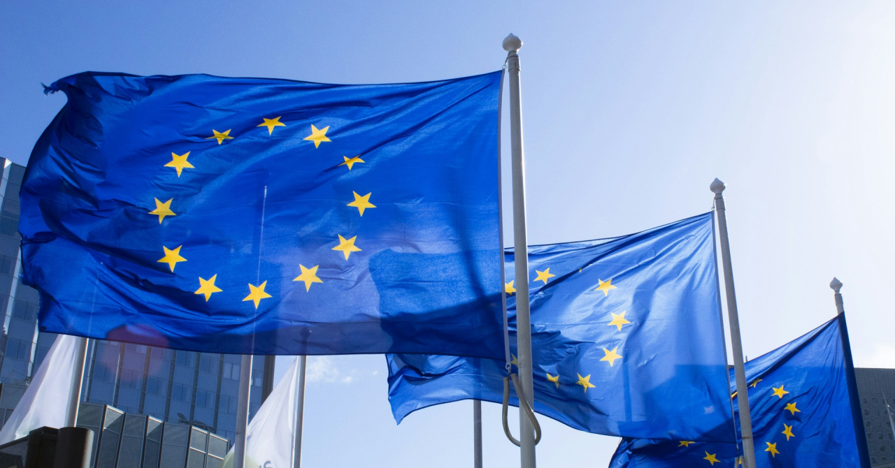 Oficialii UE adoptă noi reglementări pentru a elimina 500 mil tone de CO2