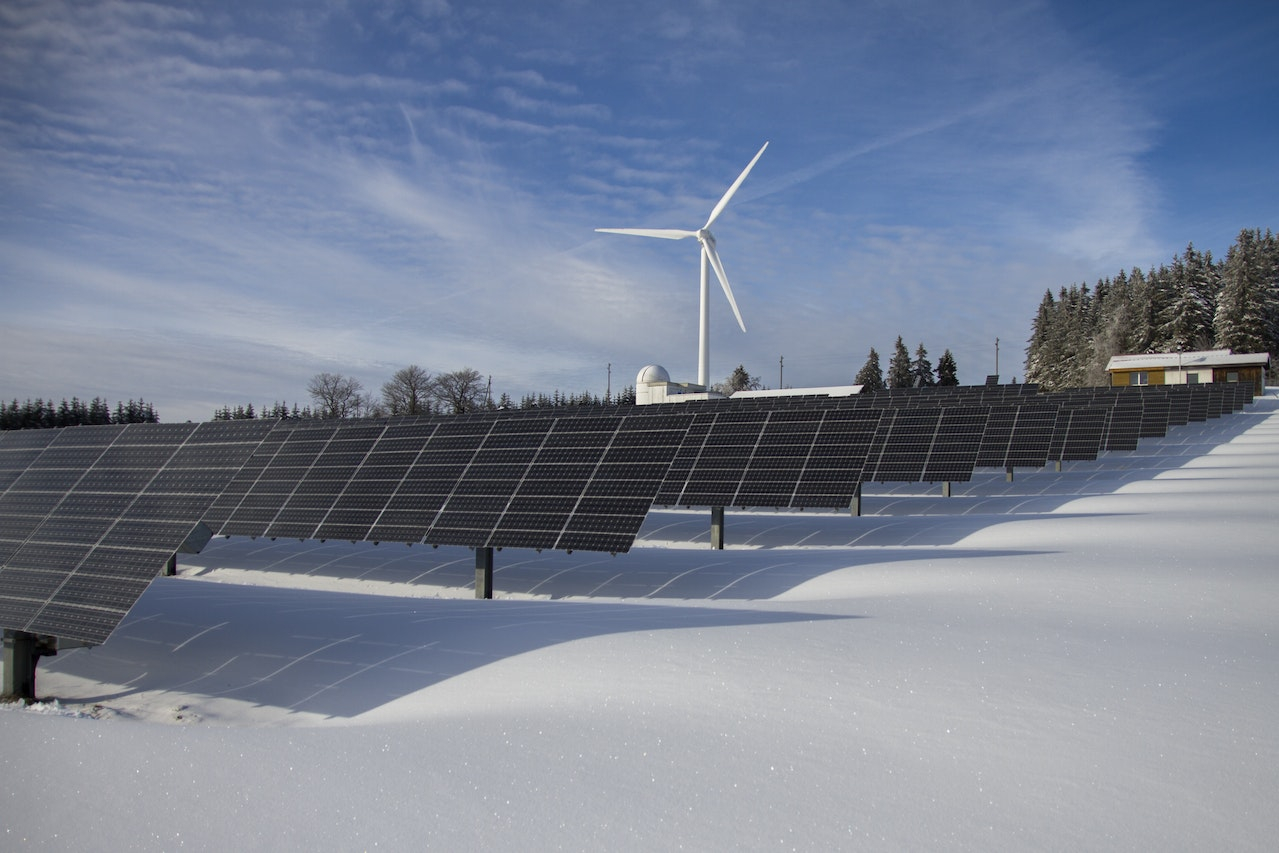 Oamenii au folosit cu 3% mai multă energie electrică în 2022 față de anul trecut
