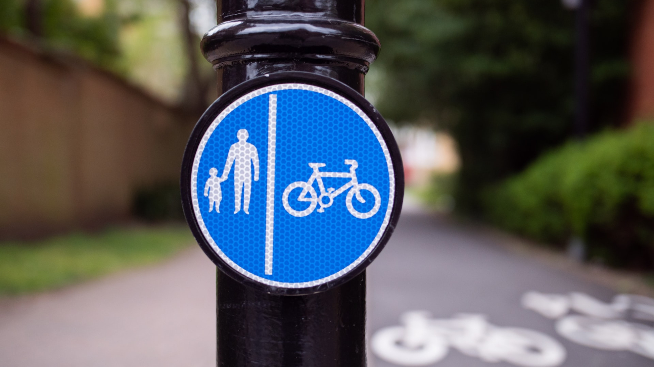 Alternative transport and pedestrian areas, the key to a sustainable urban transport