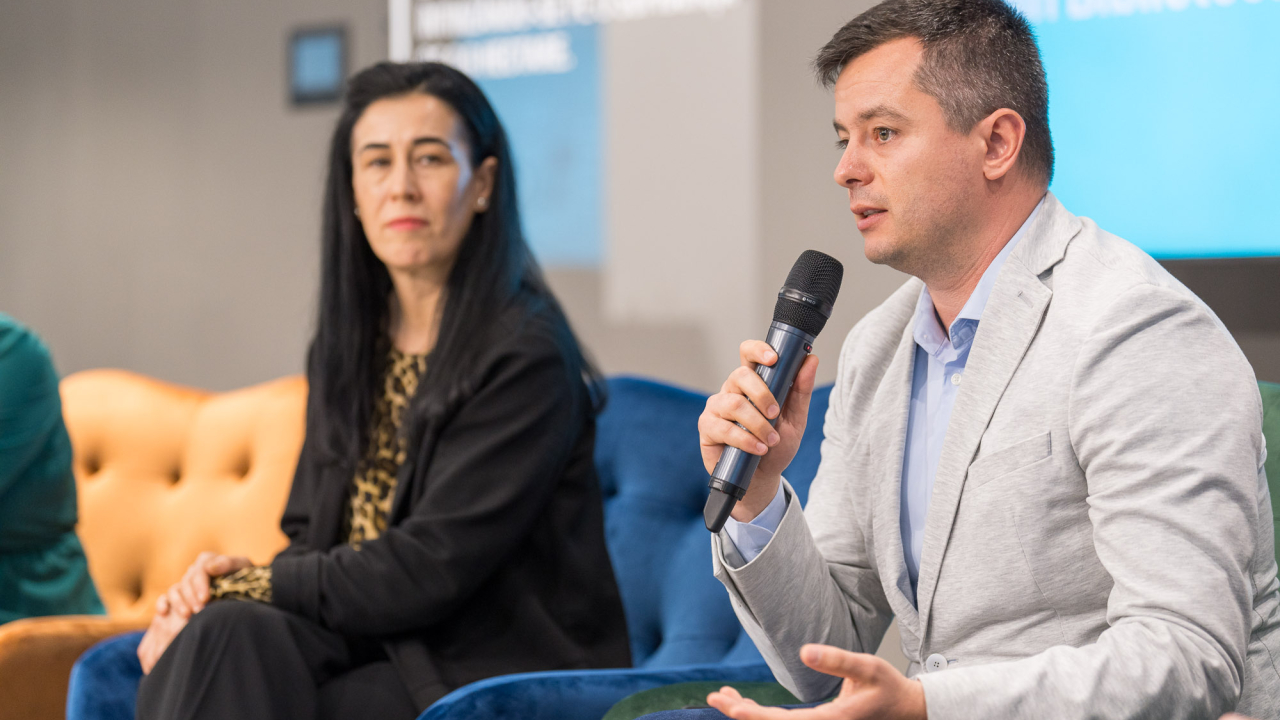 Școala de Bani: bibliotecile, spațiu de educație financiară pentru români