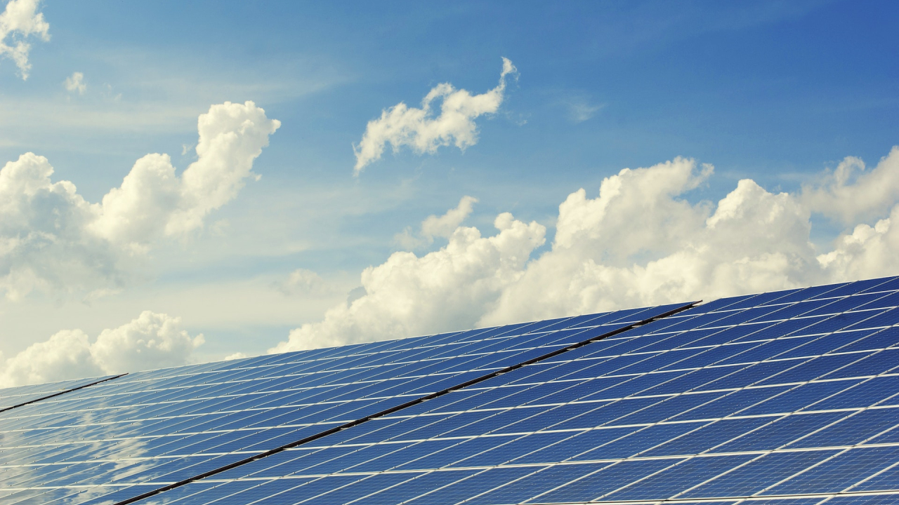 Startupul INNOVIT SOLUTIONS lansează InoWatt.ro, marketplace pentru sisteme solare 