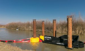 Dorna a instalat primul dispozitiv de colectare a deșeurilor pe râul Dâmbovița