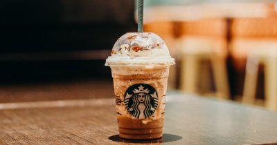 Starbucks renunță la paharele din hârtie și plastic în favoarea sustenabilității