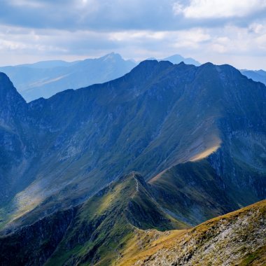 Fundația Conservation Carpathia aduce în online frumusețile Munților Făgăraș