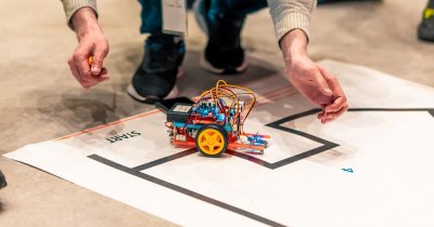 200 de elevi participanți la hackathonul robotic al Fundației Globalworth