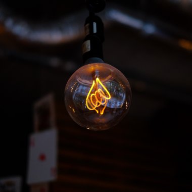 Un nou motor termic produce electricitate mai eficient decât turbinele cu abur