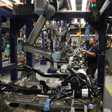 How can collaborative robots help the manufacturing industry become sustainable