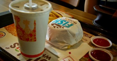 Burger King testează ambalaje reutilizabile pentru a folosi mai puțin plastic