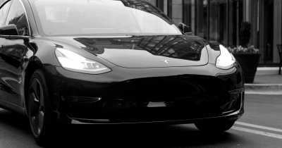 Tesla, lider mondial la vânzările de mașini electrice plug-in în T1