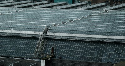Toate clădirile publice din UE ar putea avea panouri solare până în 2025