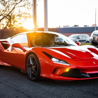 Ferrari ar putea lansa prima mașină electrică a companiei în 2025