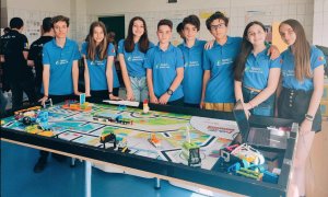 Elevi români, la Campionatul Mondial de Robotică cu o soluție de transport verde
