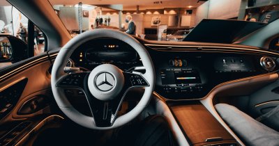Mercedes-Benz, vânzări aproape duble de mașini electrice față de 2021