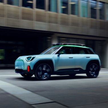 Mini Concept Aceman, the electric car that offers an LED show