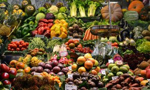 O rețea de supermarket-uri va scoate data de expirare de pe fructe și legume