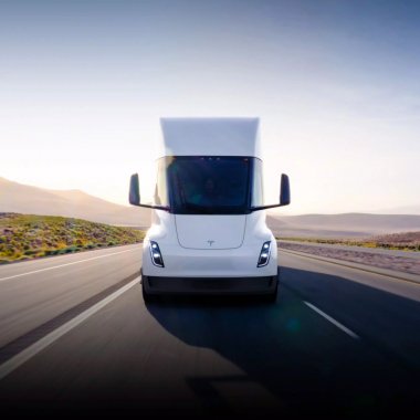Tesla, noi date despre camionul electric care ar putea fi livrat anul acesta