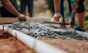 O a doua viață pentru măștile contra Covid: pot fi transformate în beton