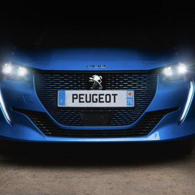 Peugeot e-208, autonomie și performanțe mai bune datorită unui nou motor