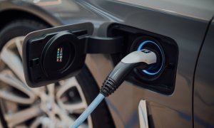 Renault installs charging stations on EU highways to reduce range anxiety