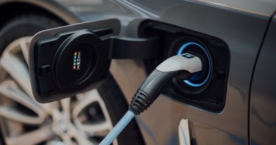 Renault installs charging stations on EU highways to reduce range anxiety